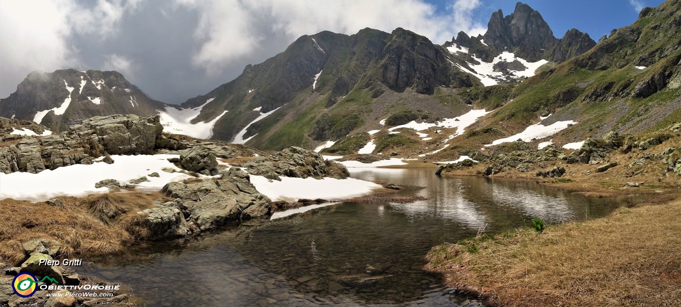 46 Vista panoramica sul laghetto superiore di Ponteranica e verso (da sx ) Triomen-Tribortoi-Valletto.jpg
